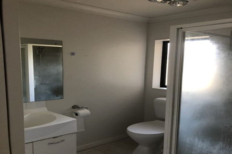 Photo of property in 4 Belleek Close, Weymouth, Auckland, 2103