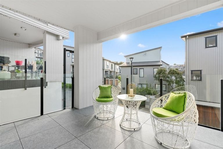 Photo of property in 9/10 Silver Moon Road, Albany Heights, Auckland, 0632