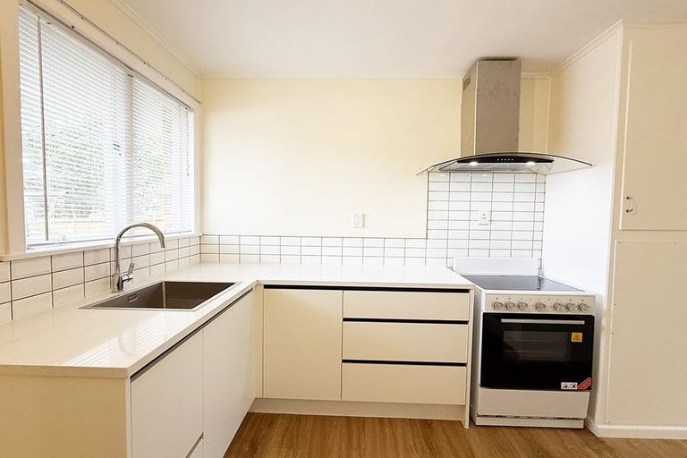 Photo of property in 1/6 Edgewater Drive, Pakuranga, Auckland, 2010