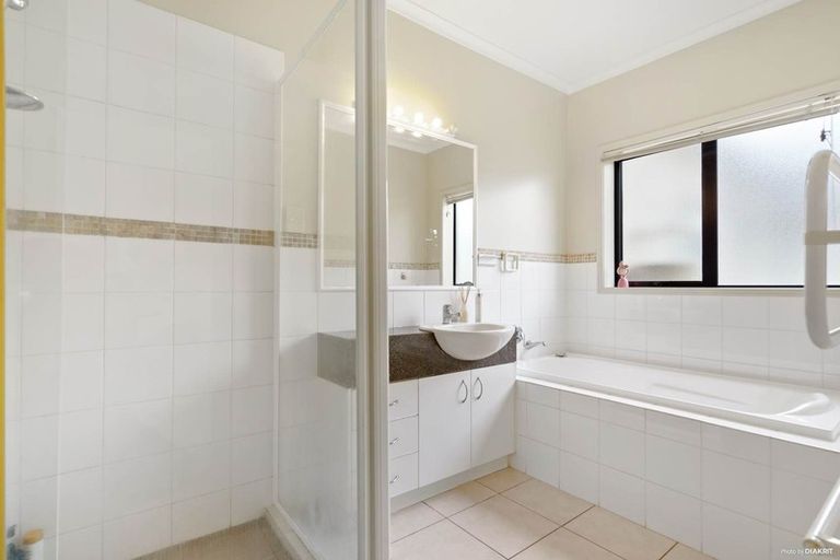 Photo of property in 10 Sheddings Lane, East Tamaki, Auckland, 2016