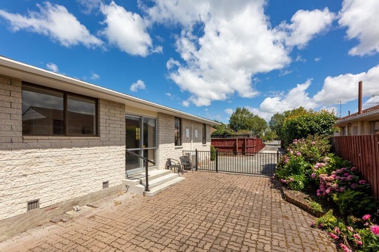 Photo of property in 1/8a Salford Avenue, Redwood, Christchurch, 8051