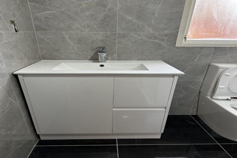 Photo of property in 56 Everglade Drive, Goodwood Heights, Auckland, 2105