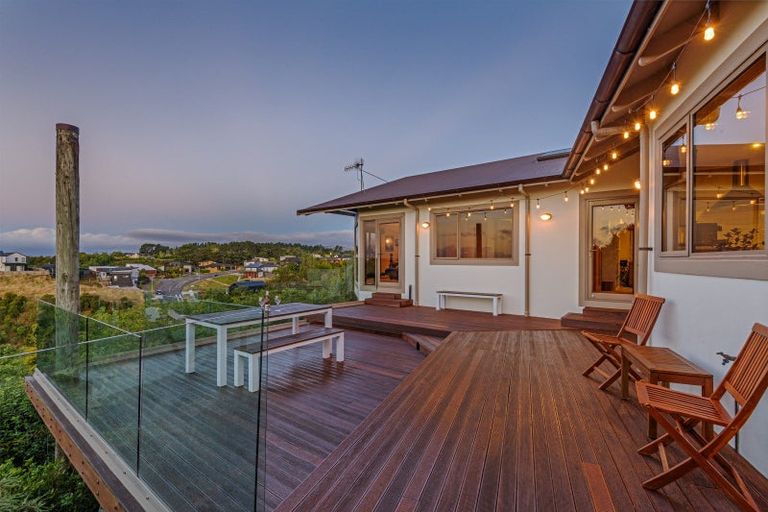 Photo of property in 117 Ruapehu Drive, Fitzherbert, Palmerston North, 4410