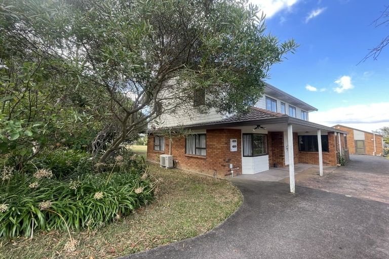 Photo of property in 4 Heversham Place, Glendene, Auckland, 0602