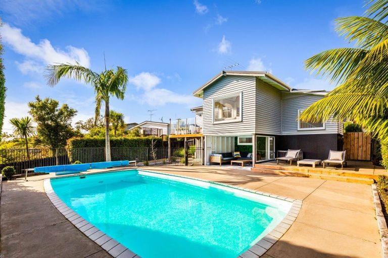 Photo of property in 17 Tainui Street, Torbay, Auckland, 0630