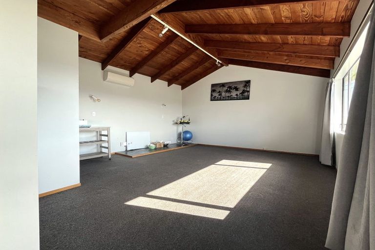 Photo of property in 8 Fillbridge Way, Karori, Wellington, 6012