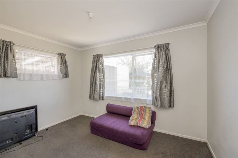 Photo of property in 35 Solway Street, Levin, 5510