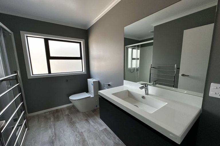 Photo of property in 8/64 Glen Road, Stokes Valley, Lower Hutt, 5019