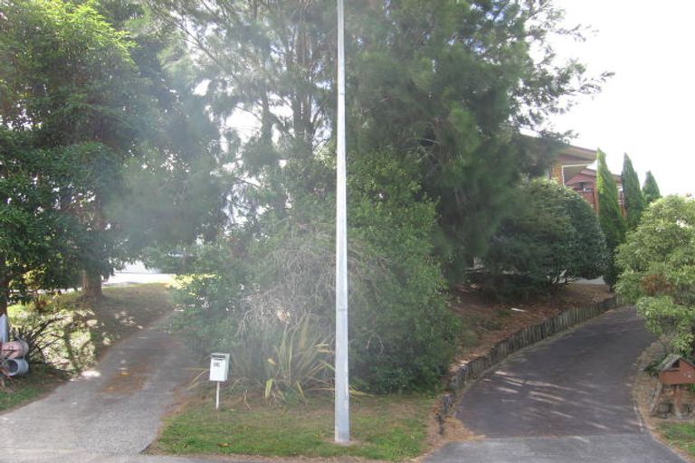 Photo of property in 32 Girrahween Drive, Totara Vale, Auckland, 0629