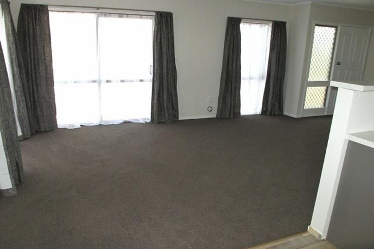 Photo of property in 8 Mayer Place, Ranui, Auckland, 0612