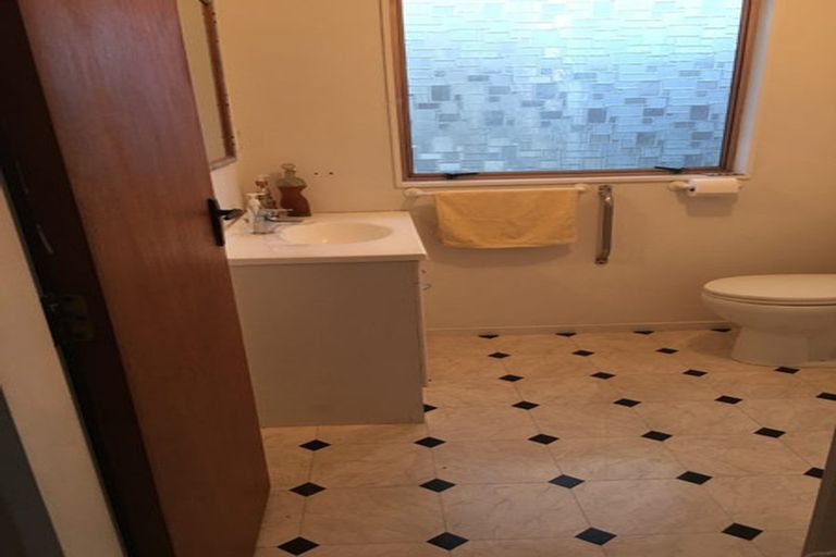 Photo of property in 2/30 Lyall Parade, Lyall Bay, Wellington, 6022