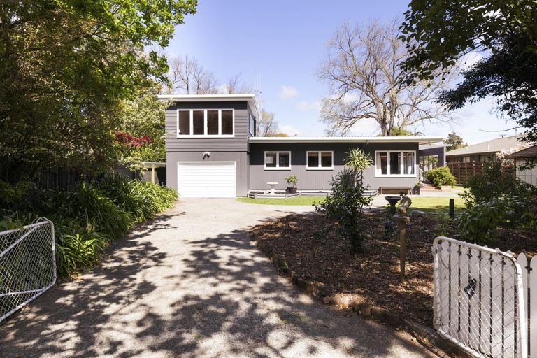 Photo of property in 562 Featherston Street, Roslyn, Palmerston North, 4414