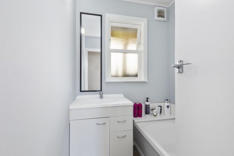 Photo of property in 37 Logie Street, Stokes Valley, Lower Hutt, 5019