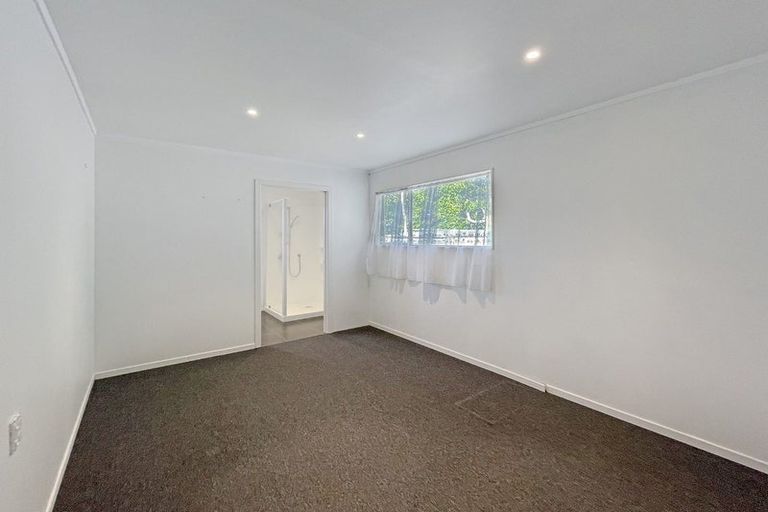 Photo of property in 16 Shamrock Street, Takaro, Palmerston North, 4412