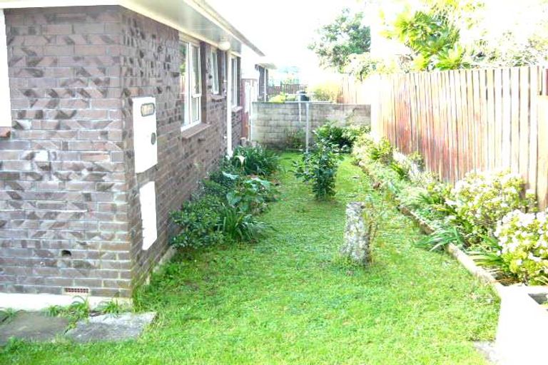 Photo of property in 1/4 Aylmer Court, Eastern Beach, Auckland, 2012
