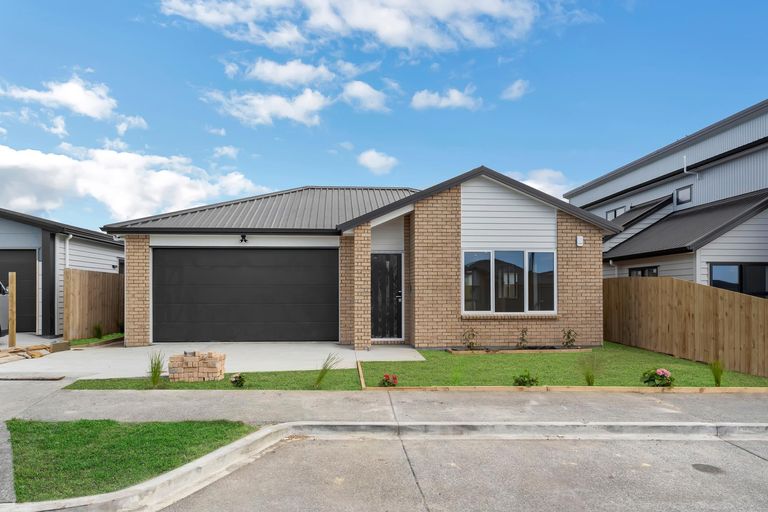 Photo of property in 33 Kaitiaki Drive, Clarks Beach, 2122