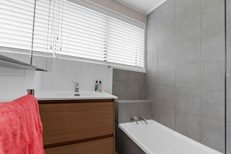 Photo of property in 9 Le Havre Place, Takanini, 2112