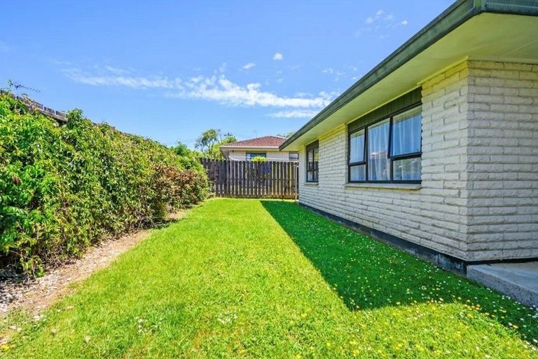 Photo of property in 2/12 Wellington Street, Papakura, 2110