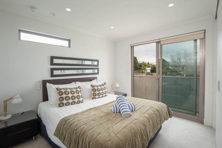 Photo of property in 225 Lake Terrace, Waipahihi, Taupo, 3330