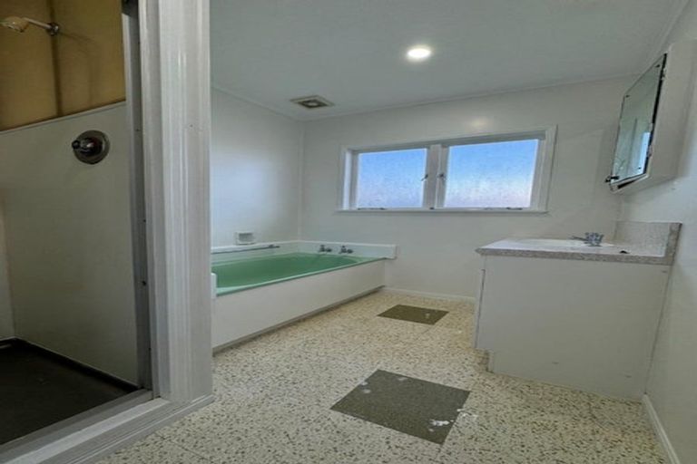 Photo of property in 73 Christmas Road, Manurewa, Auckland, 2102