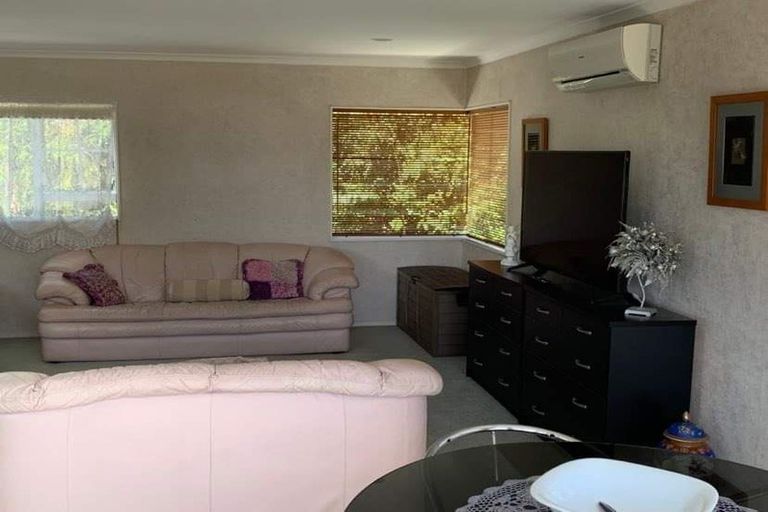 Photo of property in 27 Spargo Road, Massey, Auckland, 0614