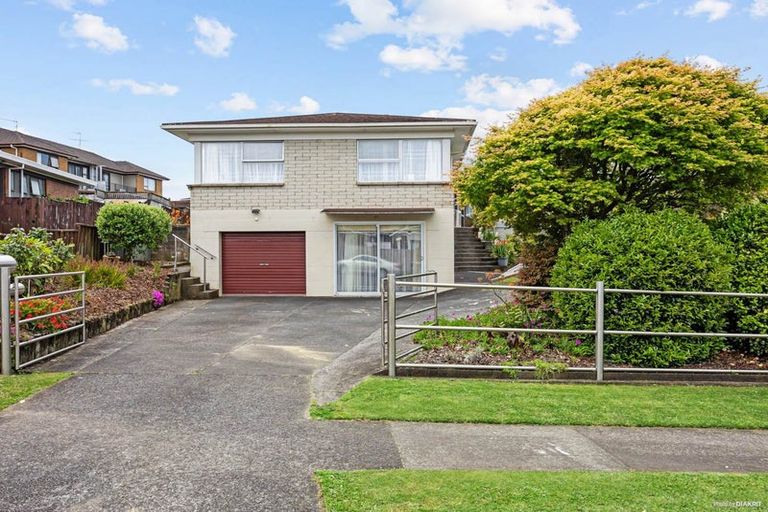 Photo of property in 16 Kurnell Drive, Botany Downs, Auckland, 2010