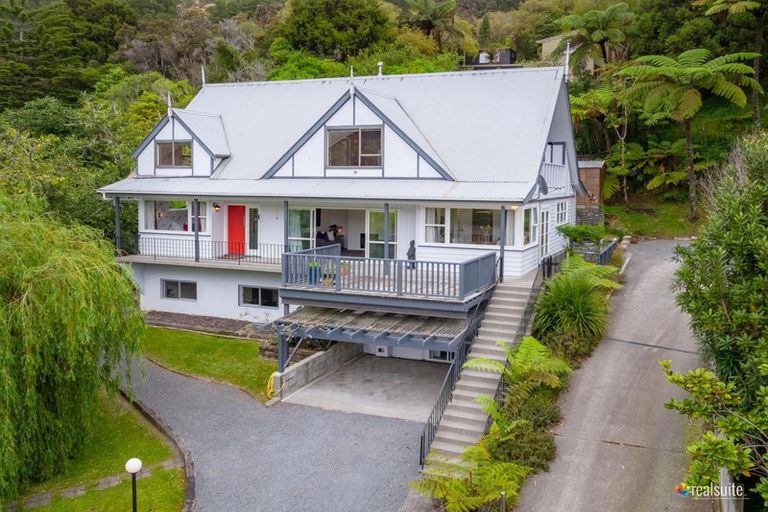 Photo of property in 24 Jocelyn Crescent, Pinehaven, Upper Hutt, 5019