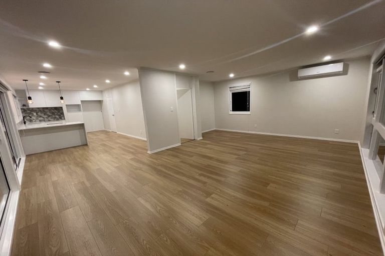 Photo of property in 1/37 Gretel Place, Hillcrest, Auckland, 0627