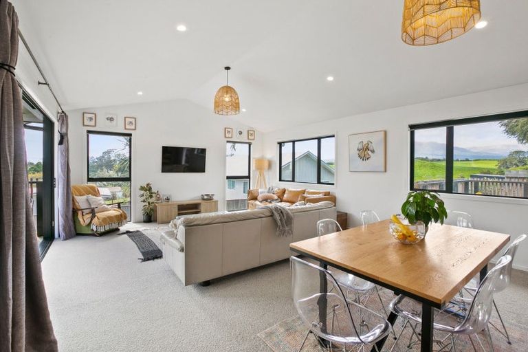 Photo of property in 100 Carthew Street, Okato, 4335