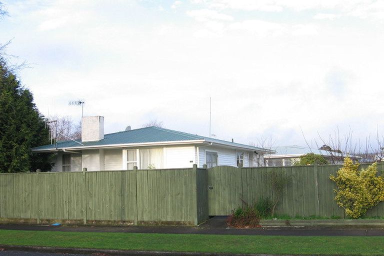 Photo of property in 144 Ruamahanga Crescent, Terrace End, Palmerston North, 4410
