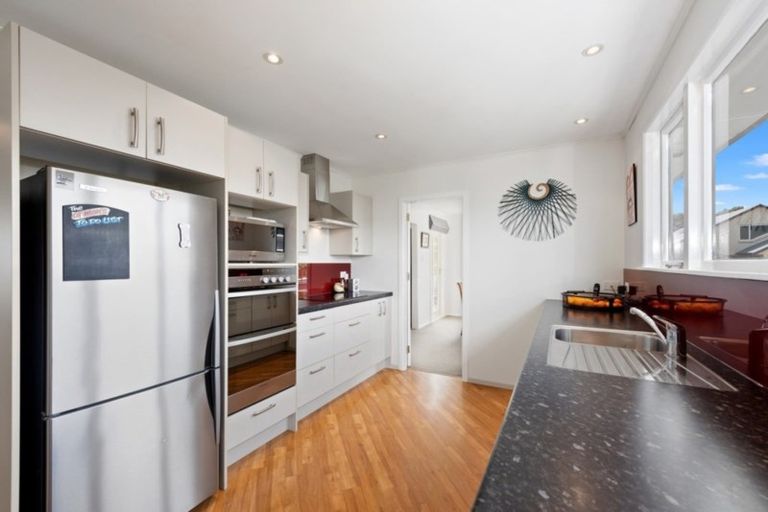 Photo of property in 15 Whirinaki Crescent, Heretaunga, Upper Hutt, 5018