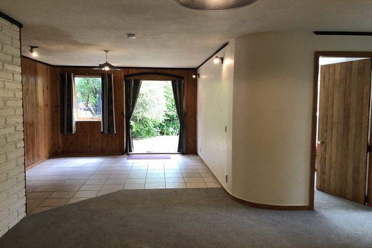 Photo of property in 5 Newnham Court, Tawa, Wellington, 5028
