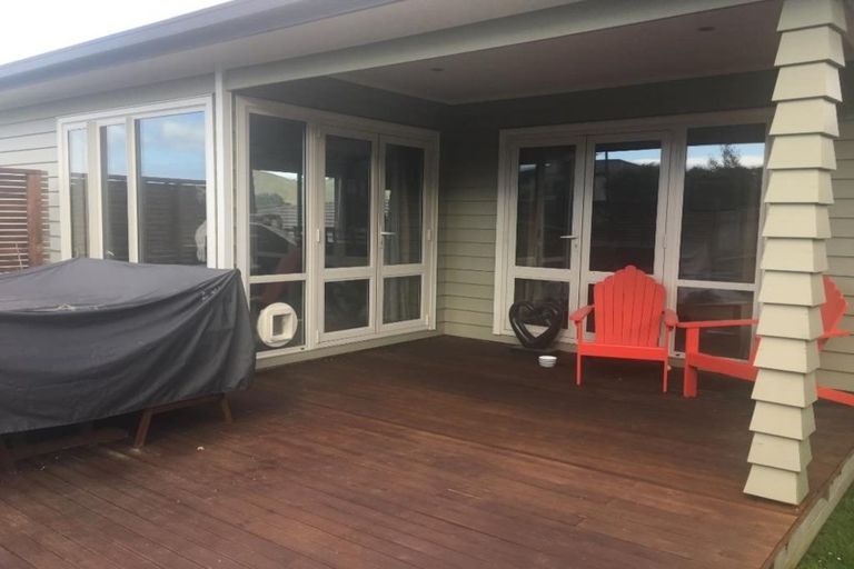 Photo of property in 4 Kaweka Close, Aotea, Porirua, 5024