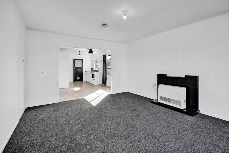 Photo of property in 10 Ramanui Avenue, Hawera, 4610