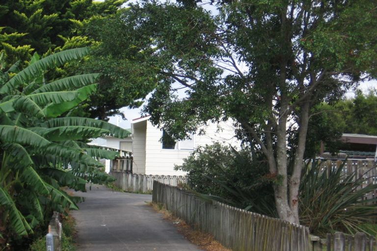 Photo of property in 52 Kelman Road, Kelston, Auckland, 0602