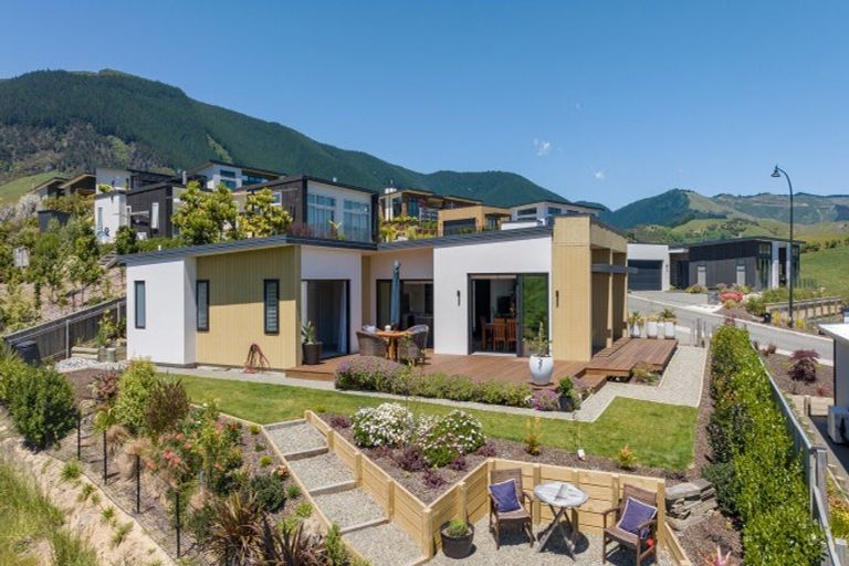 Photo of property in 18 Hill Tops Way, Stoke, Nelson, 7011