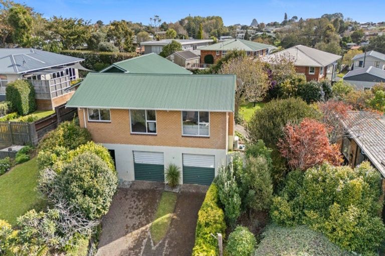 Photo of property in 6c Fairview Place, Westown, New Plymouth, 4310