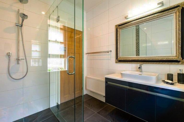 Photo of property in 8 Cobden Road, Bluff Hill, Napier, 4110