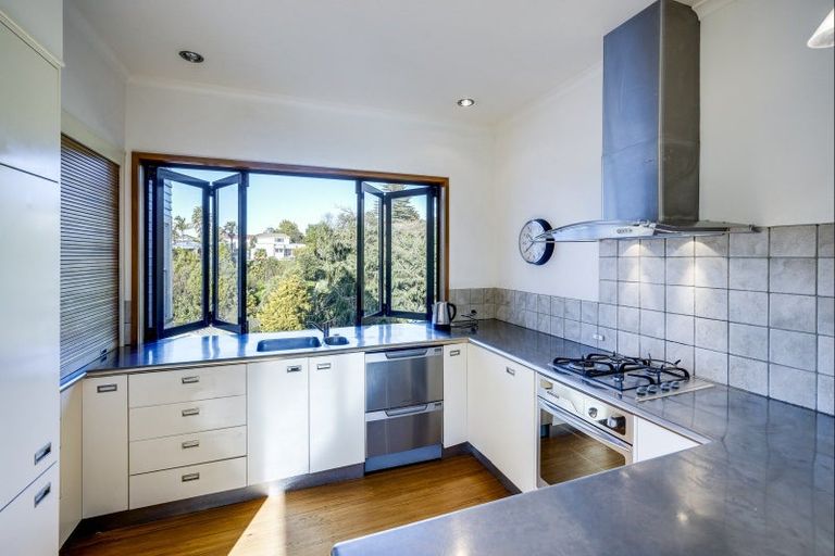 Photo of property in 109 Chaucer Road, Hospital Hill, Napier, 4110