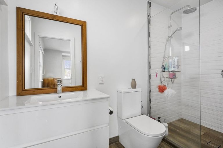 Photo of property in 59 Graham Avenue, Te Atatu Peninsula, Auckland, 0610