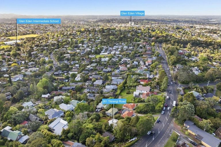 Photo of property in 261 Titirangi Road, Titirangi, Auckland, 0604