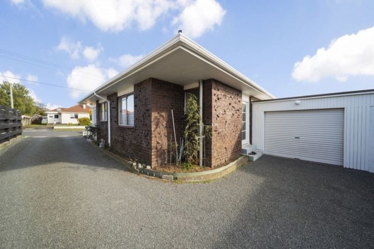 Photo of property in 5 Union Street, Merrilands, New Plymouth, 4312