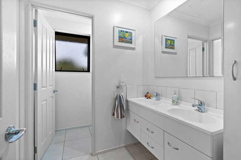 Photo of property in 21 Pyle Road East, One Tree Point, Whangarei, 0171