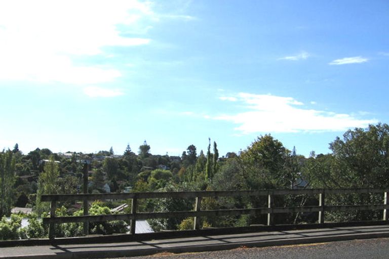 Photo of property in 2/30 Woodlands Crescent, Browns Bay, Auckland, 0630