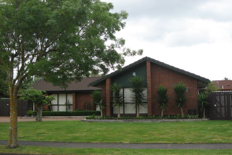 Photo of property in 104 Walter Strevens Drive, Conifer Grove, Takanini, 2112