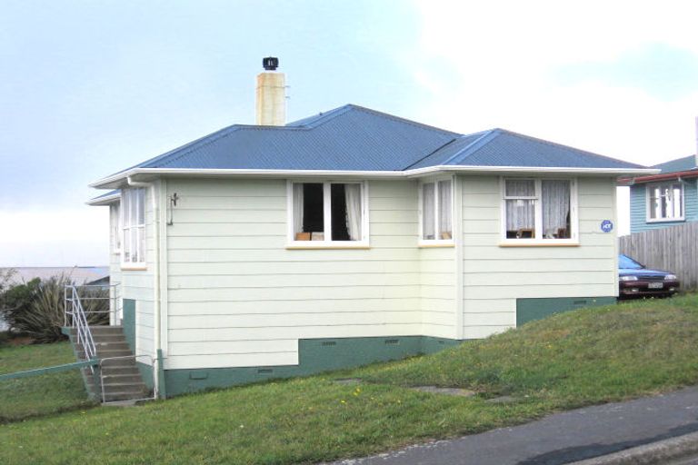 Photo of property in 26 Ruskin Road, Newlands, Wellington, 6037