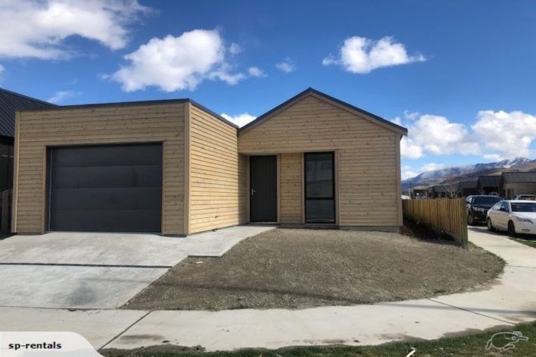 Photo of property in 14 Longlands Street, Lake Hayes Estate, Queenstown, 9304
