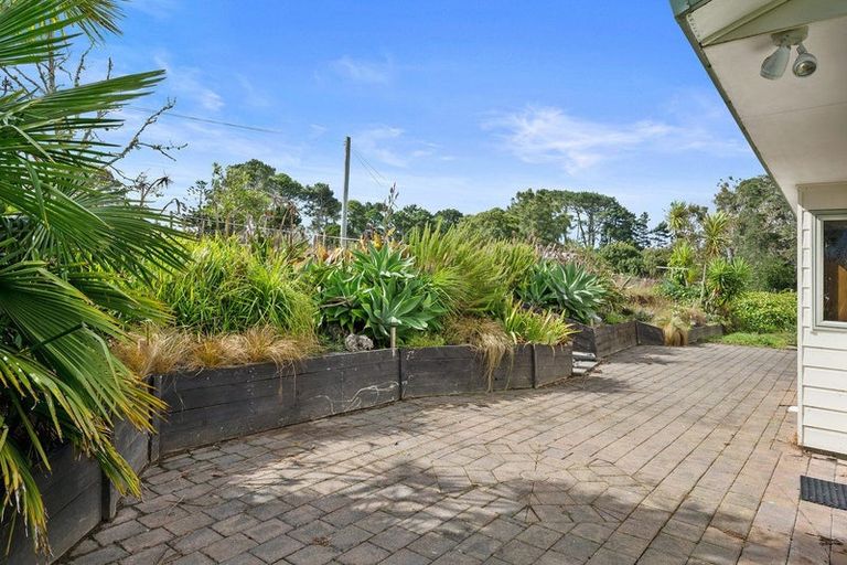 Photo of property in 10 Merewhira Road, Paremoremo, Albany, 0793