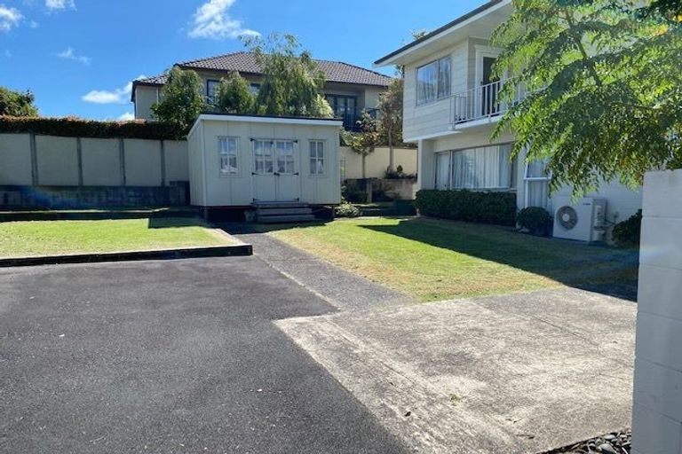 Photo of property in 2/13 Walter Street, Hauraki, Auckland, 0622