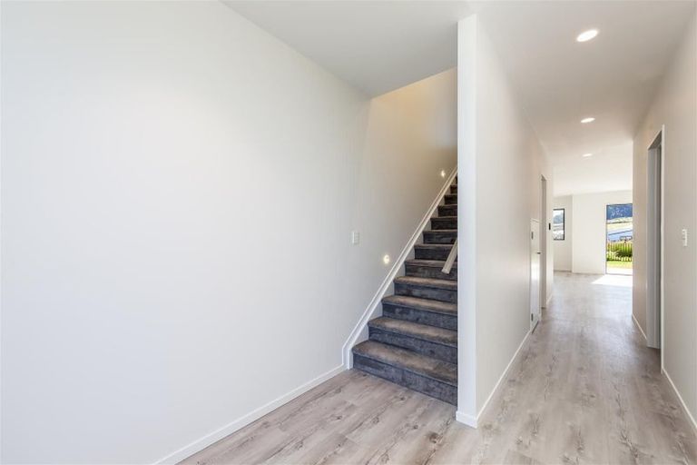 Photo of property in 8 Paparahi Place, Wainui, 0992